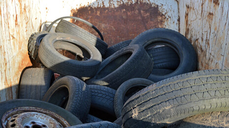 Altreifen Altreifen in einem Container